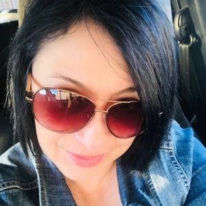 Meet your Posher, Carla